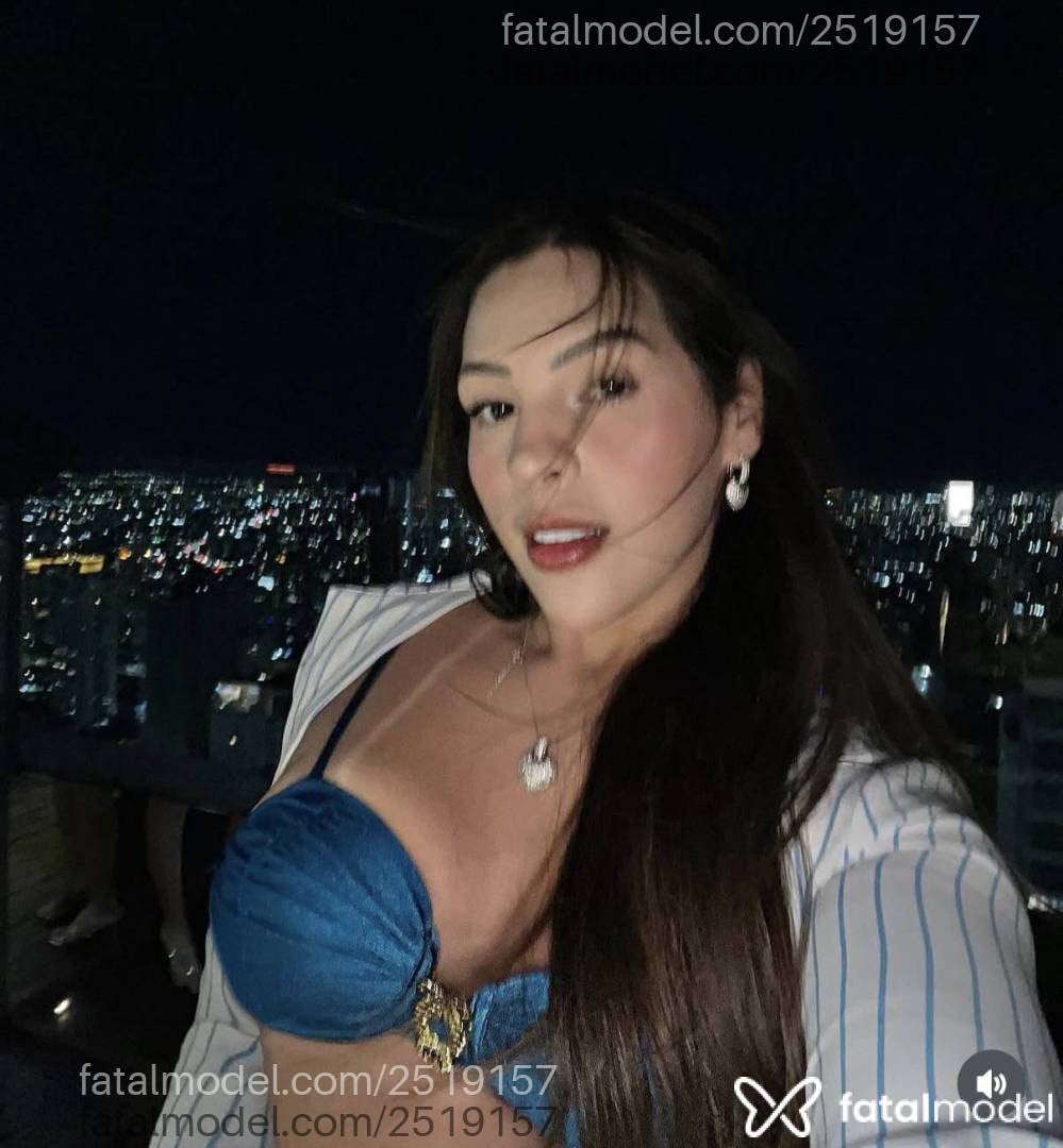 Acompanhante mulher morena (o) de olhos castanhos em Brasília Acompanhante mulher morena (o) de olhos castanhos em Brasília - Valentina