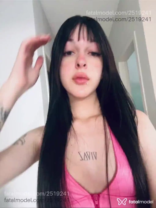 Acompanhante mulher trans morena (o) de olhos mel - Julia Fernandes Acompanhante mulher trans morena (o) de olhos mel - Julia Fernandes