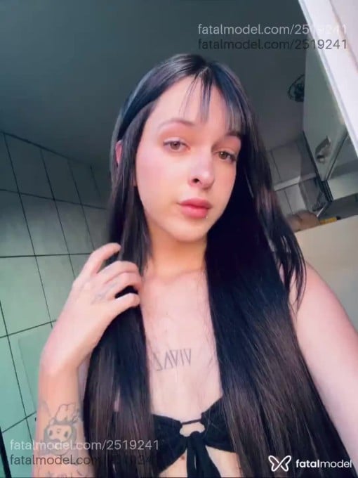 Acompanhante mulher trans morena (o) de olhos mel - Julia Fernandes Acompanhante mulher trans morena (o) de olhos mel - Julia Fernandes