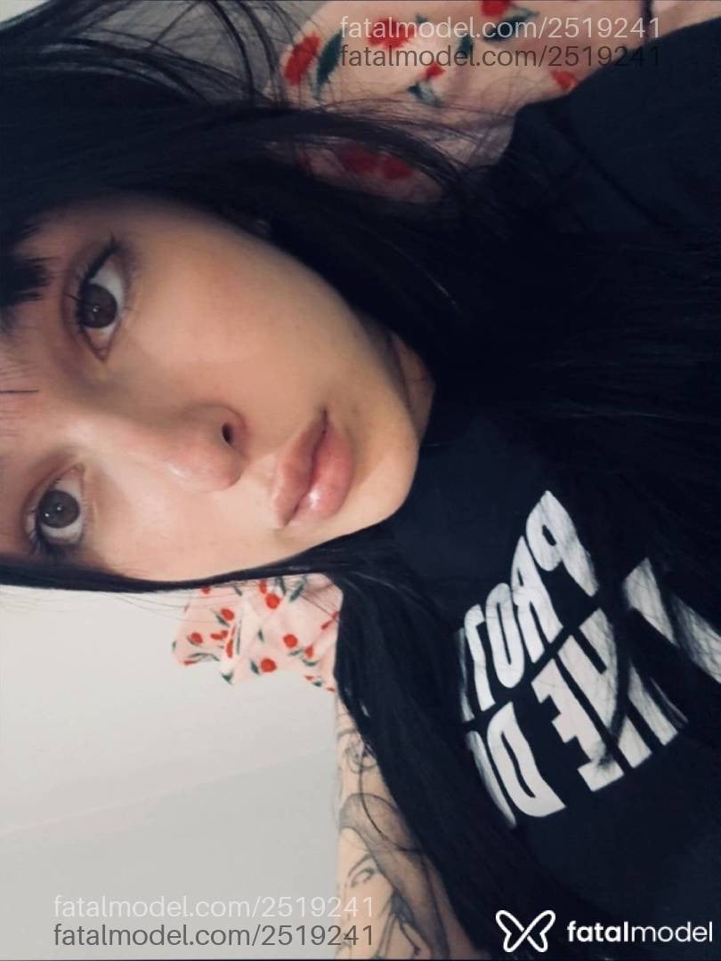 Acompanhante mulher trans morena (o) de olhos mel - Julia Fernandes