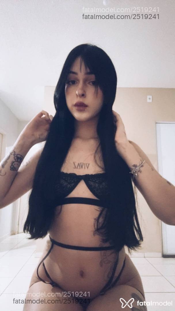 Acompanhante mulher trans morena (o) de olhos mel - Julia Fernandes