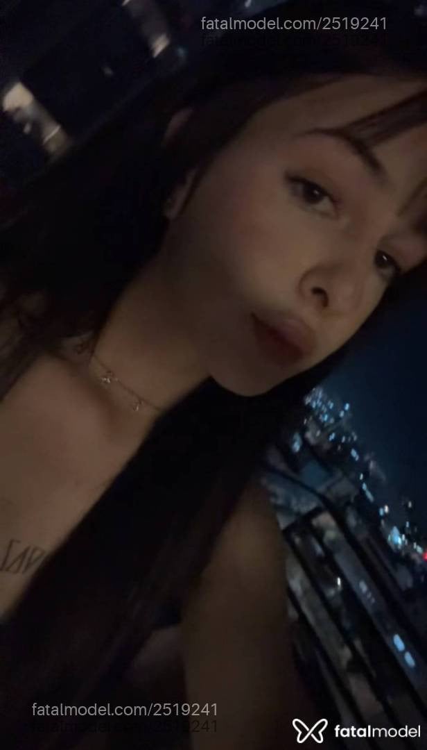 Acompanhante mulher trans morena (o) de olhos mel - Julia Fernandes