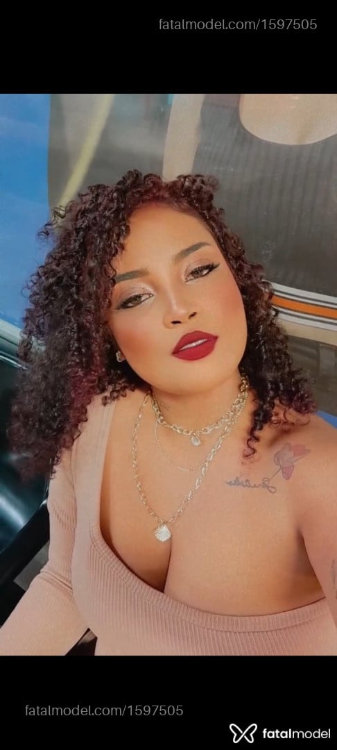 Acompanhante mulher com cabelo castanho de olhos mel em São Paulo - Dany Bortolossi
