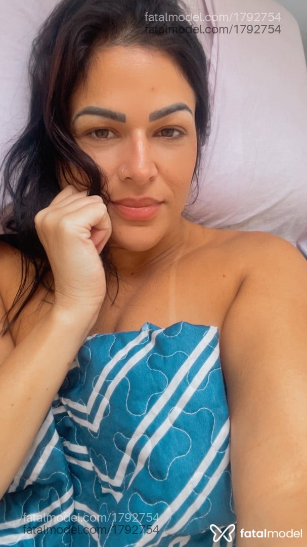 Acompanhante mulher morena (o) de olhos castanhos em Cabo Frio Acompanhante mulher morena (o) de olhos castanhos em Cabo Frio - Cacau Aguiar
