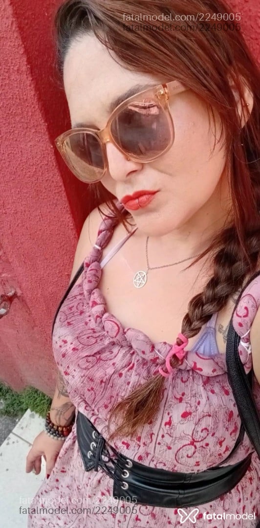 Acompanhante mulher ruiva (o) de olhos castanhos em Salvador - Holly