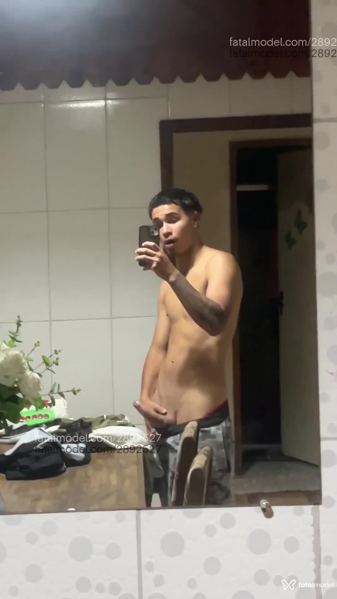Acompanhante homem com cabelo castanho de olhos castanhos em Porto Alegre - Lucaslb