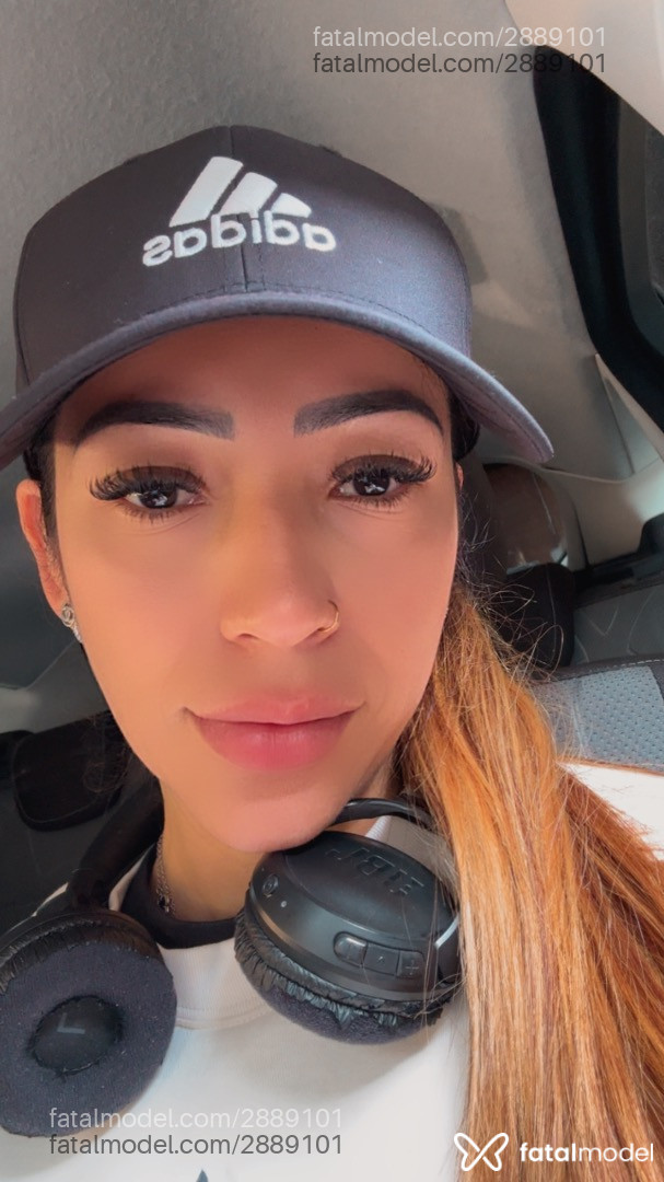 Acompanhante mulher com cabelo castanho de olhos castanhos em São Paulo Acompanhante mulher com cabelo castanho de olhos castanhos em São Paulo - Luna Loretto