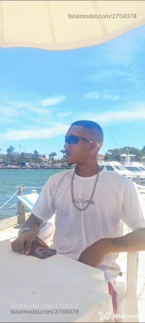 Acompanhante homem sem cabelo de olhos castanhos em Cabo Frio - Jambo