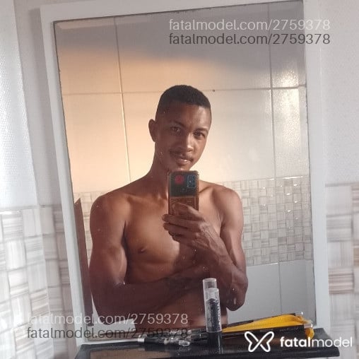 Acompanhante homem sem cabelo de olhos castanhos em Cabo Frio - Jambo