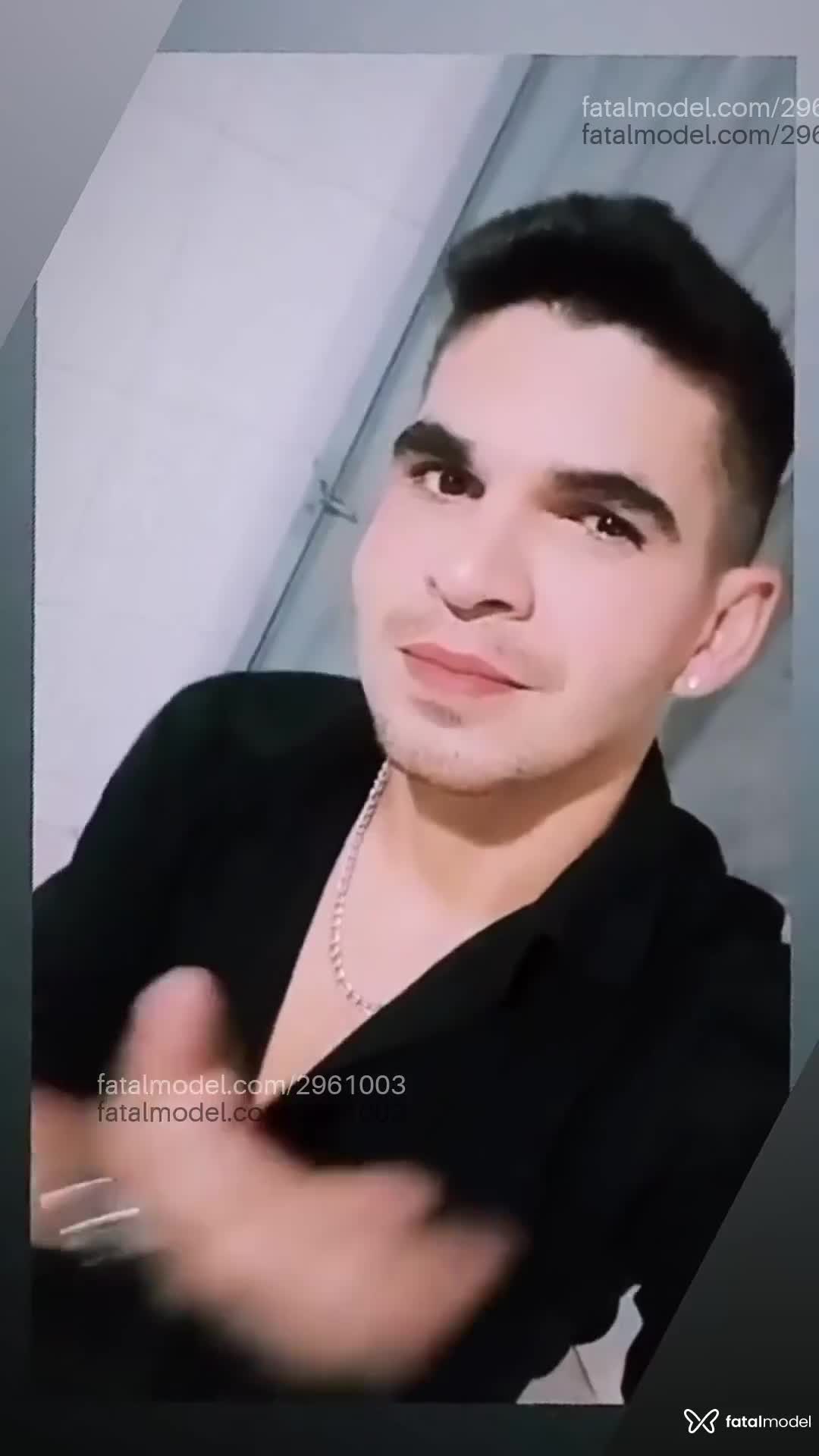 Acompanhante homem com cabelo castanho de olhos castanhos - Arcanjo Acompanhante homem com cabelo castanho de olhos castanhos - Arcanjo