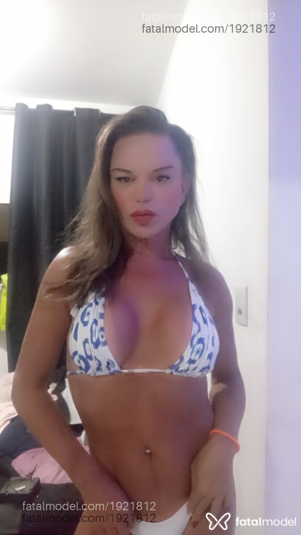 Acompanhante mulher trans com cabelo castanho de olhos castanhos em São Paulo - Robertinha vaz