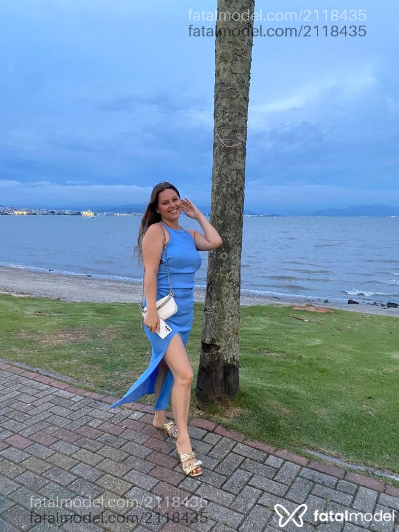 Acompanhante mulher com cabelo castanho de olhos verdes em Florianópolis - Fabiana