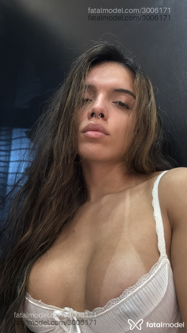 Acompanhante mulher trans loira (o) de olhos pretos - Naomi Beaumont Acompanhante mulher trans loira (o) de olhos pretos - Naomi Beaumont