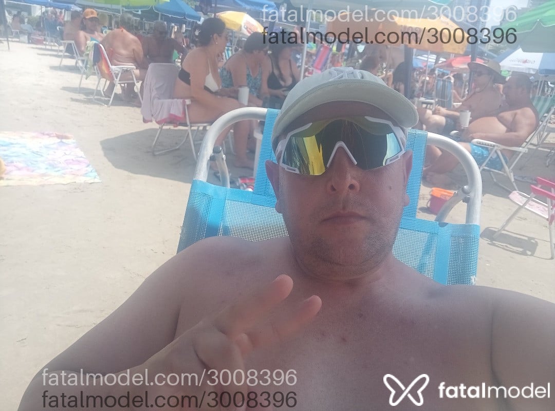 Acompanhante homem sem cabelo de olhos castanhos em Arapongas Acompanhante homem sem cabelo de olhos castanhos em Arapongas - Douglas