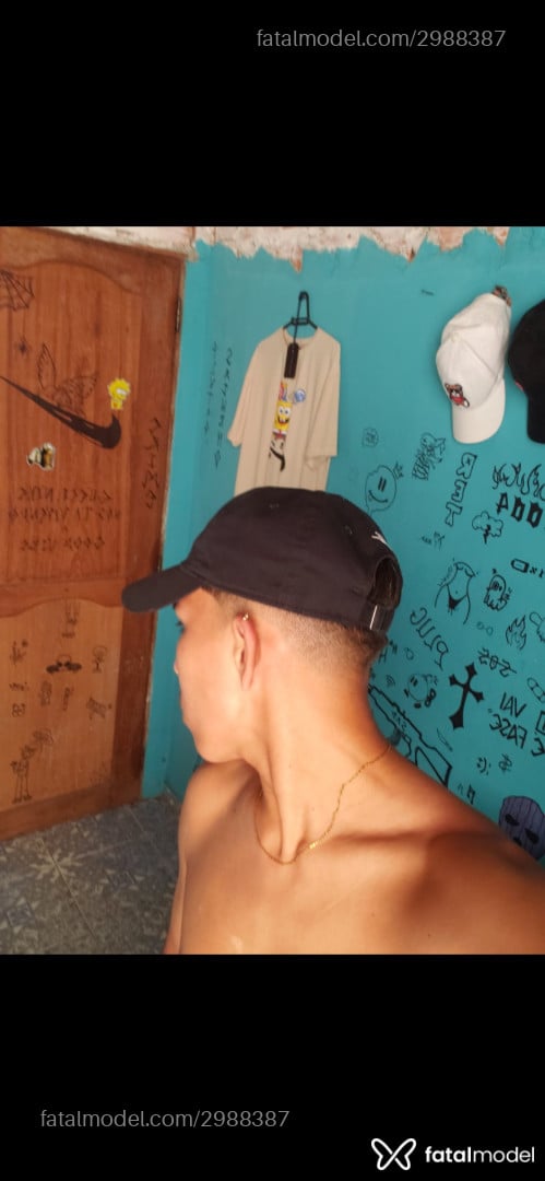 Acompanhante homem com cabelo castanho de olhos pretos em Salinópolis Acompanhante homem com cabelo castanho de olhos pretos em Salinópolis - Douglas Sampaio