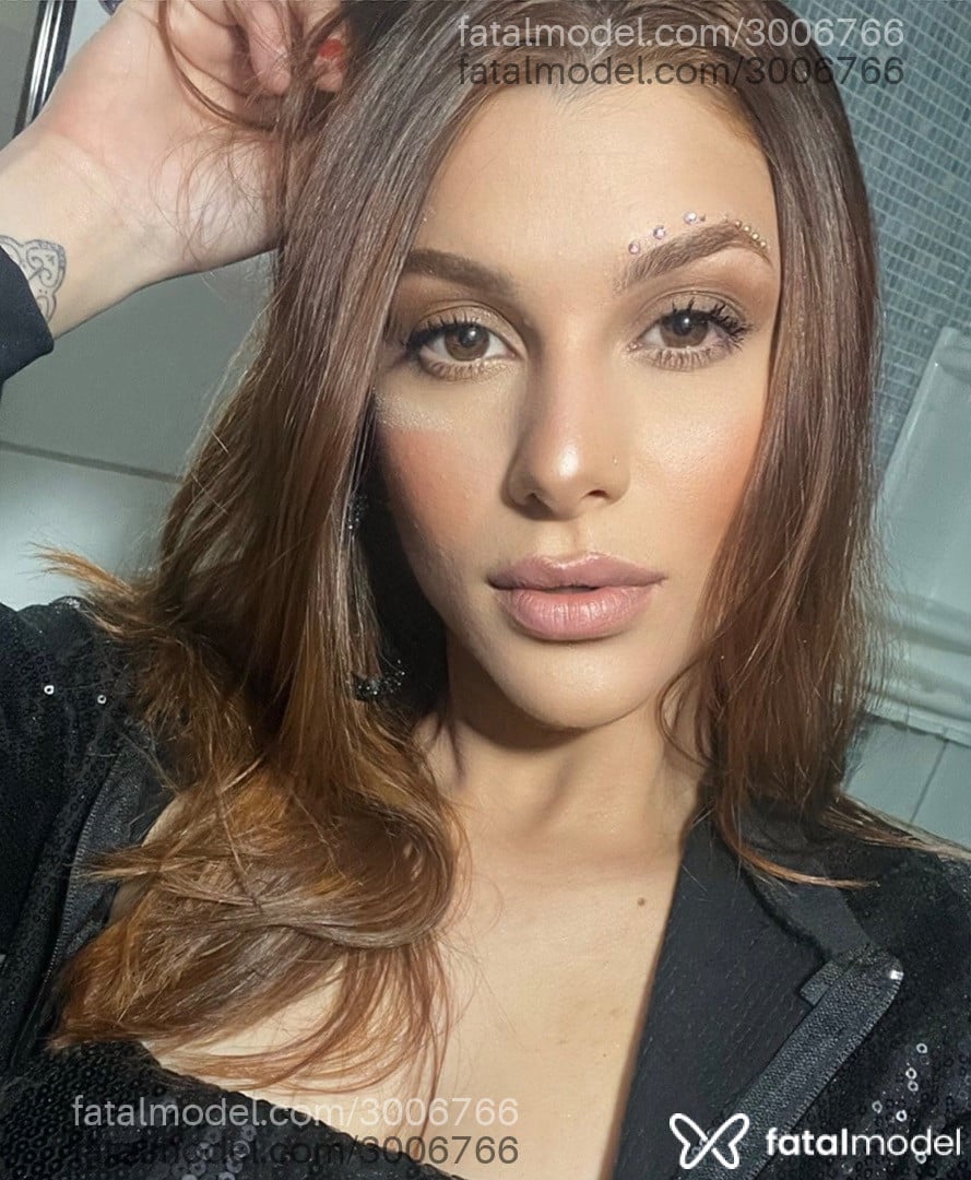 Acompanhante mulher ruiva (o) de olhos castanhos em Curitiba - Jhenifer Victoria
