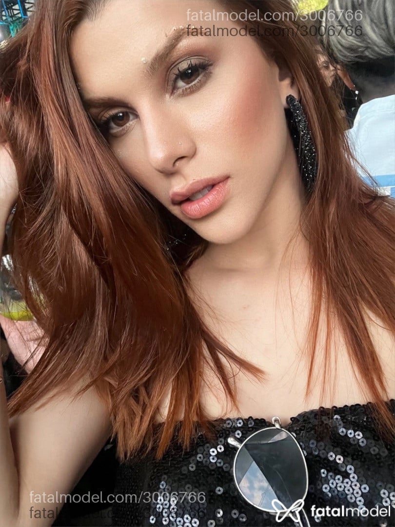 Acompanhante mulher ruiva (o) de olhos castanhos em Curitiba - Jhenifer Victoria