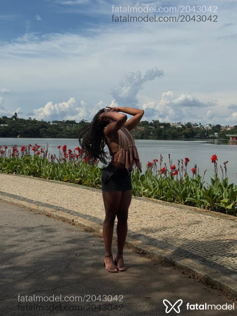 Acompanhante não-binário com cabelo castanho de olhos pretos em Ipatinga Acompanhante não-binário com cabelo castanho de olhos pretos em Ipatinga - Giselle