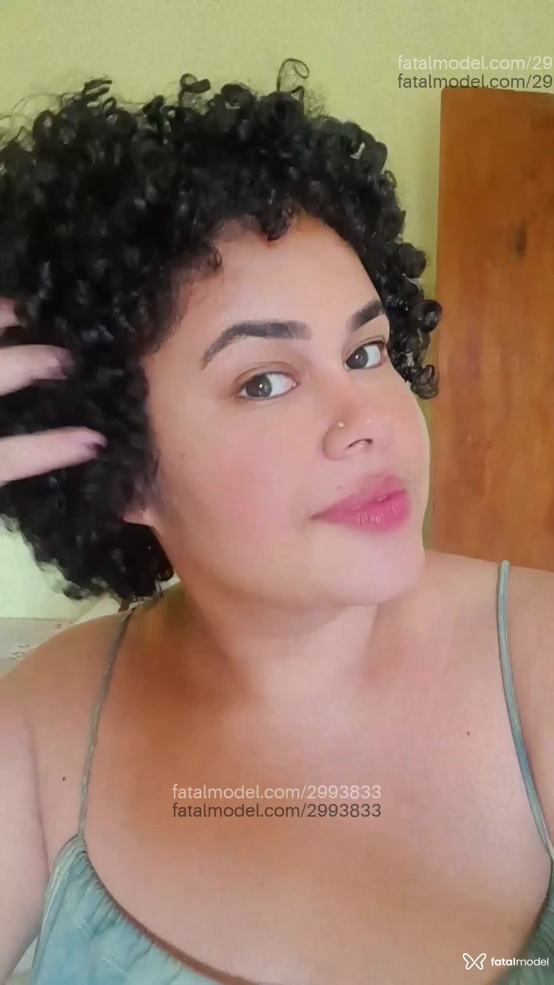 Acompanhante não-binário com cabelo castanho de olhos castanhos em Virtual - Clara