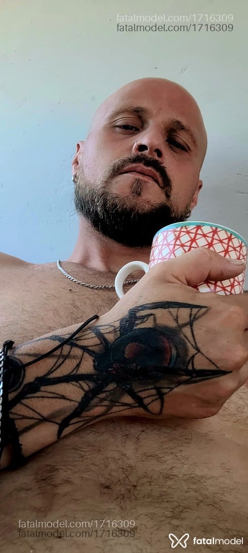 Acompanhante homem sem cabelo de olhos azuis em Florianópolis - Chefrafaantoniazzi