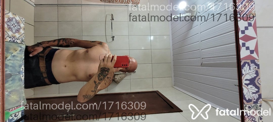 Acompanhante homem sem cabelo de olhos azuis em Florianópolis - Chefrafaantoniazzi