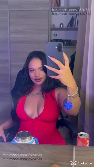 Acompanhante mulher com cabelo castanho de olhos castanhos - Parizi Acompanhante mulher com cabelo castanho de olhos castanhos - Parizi