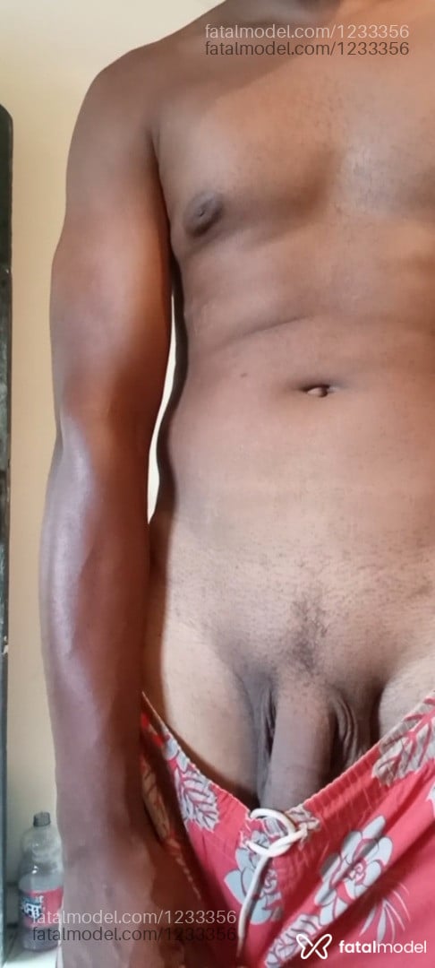 Acompanhante homem com cabelo castanho de olhos castanhos - Kaique silva