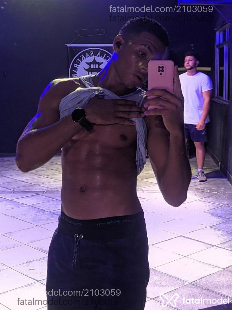 Acompanhante homem morena (o) de olhos pretos em Uberlândia - Baiano