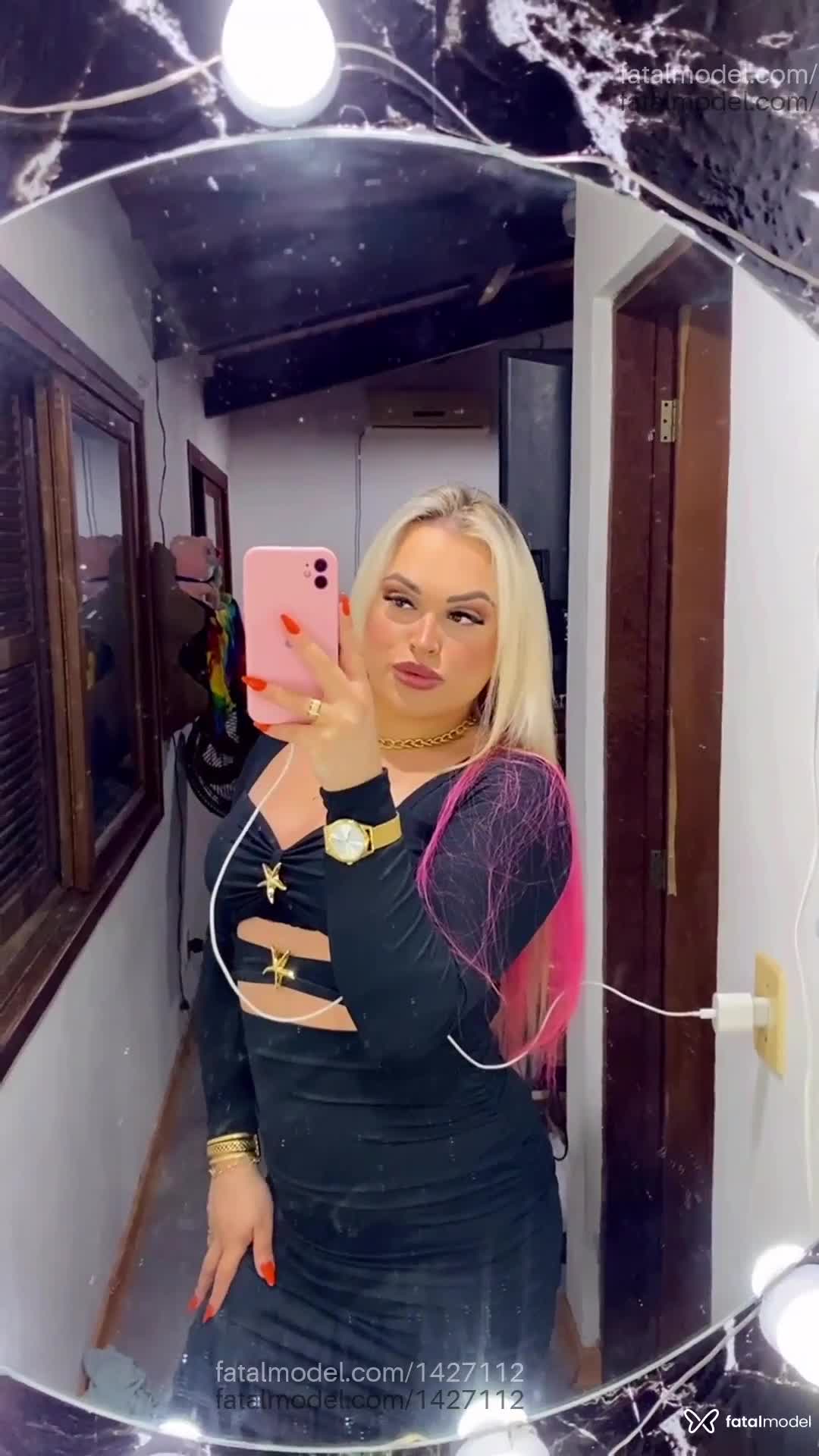 Acompanhante travesti loira (o) de olhos castanhos em Pelotas - Luiza