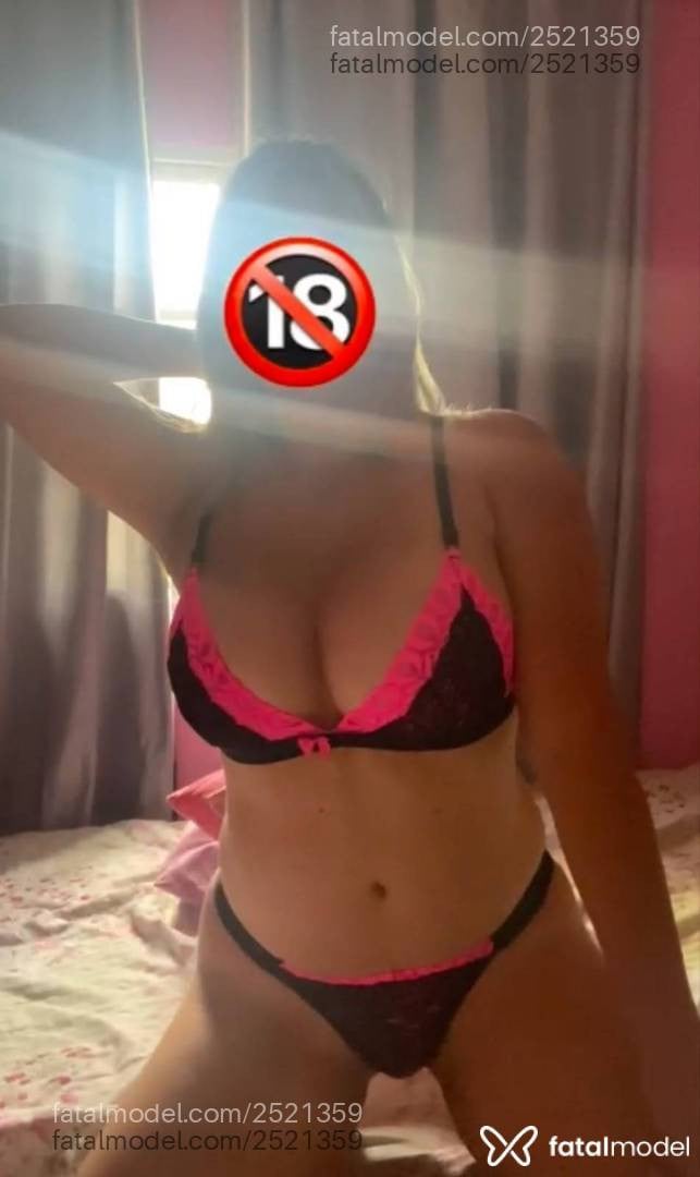 Acompanhante mulher loira (o) de olhos castanhos - Any Muniz