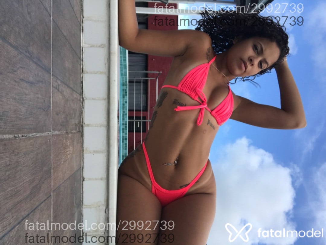 Acompanhante mulher com cabelo castanho de olhos mel - Angell