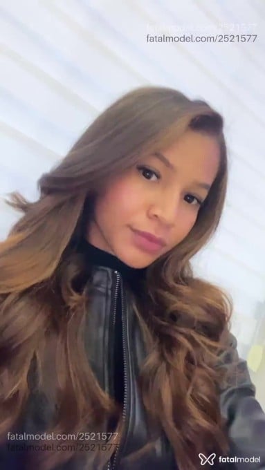 Acompanhante mulher com cabelo castanho de olhos pretos - Ellen