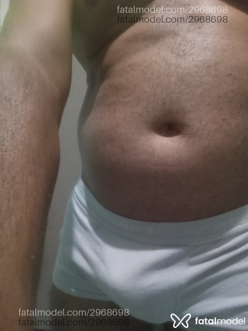 Acompanhante homem morena (o) de olhos pretos em Bombinhas - Miller