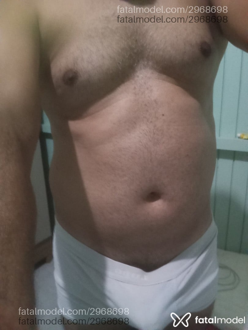 Acompanhante homem morena (o) de olhos pretos em Bombinhas - Miller