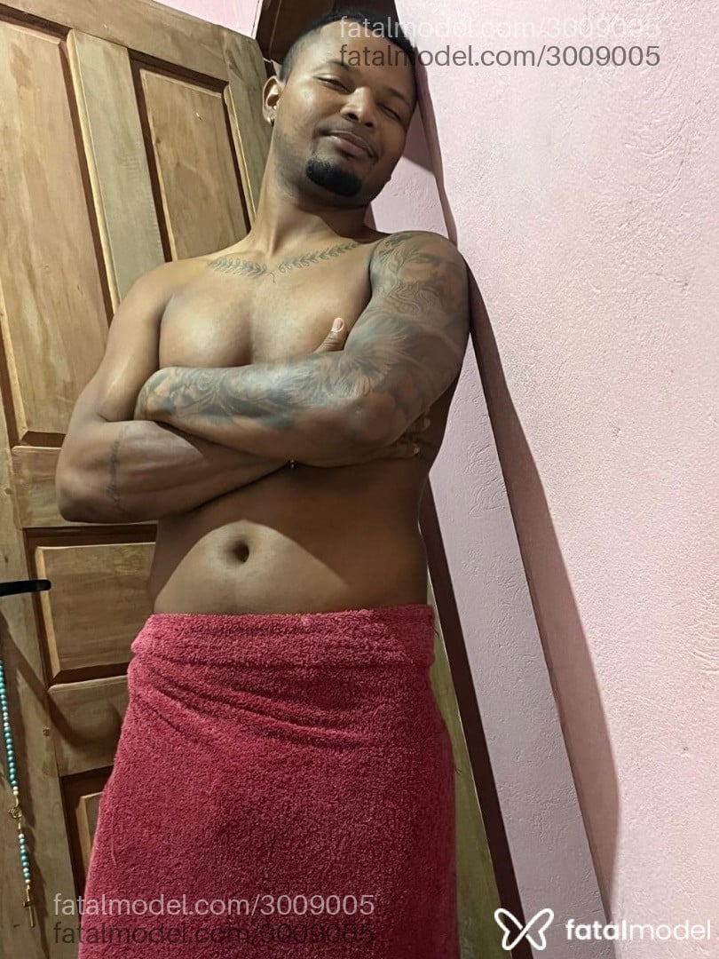 Acompanhante homem morena (o) de olhos pretos - Almeida Acompanhante homem morena (o) de olhos pretos - Almeida