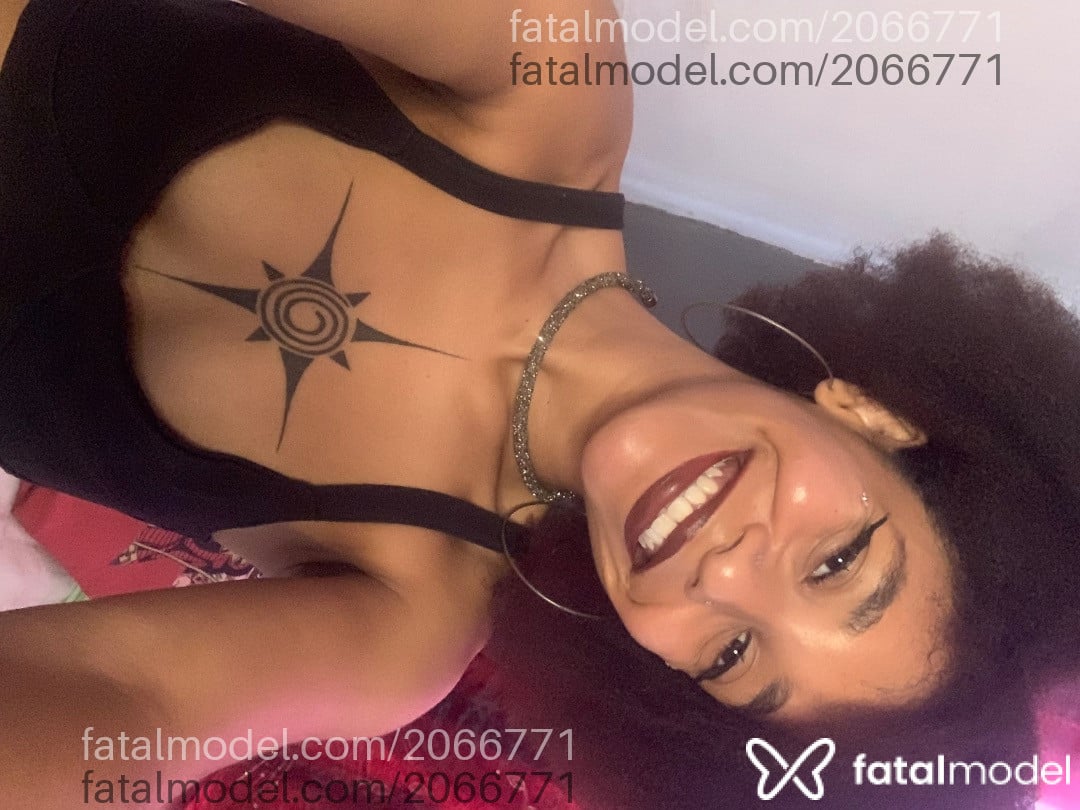 Acompanhante mulher com cabelo castanho de olhos pretos em Virtual Acompanhante mulher com cabelo castanho de olhos pretos em Virtual - Lillith Bloom