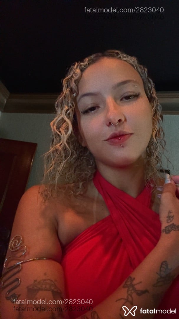 Acompanhante mulher loira (o) de olhos castanhos em Patos de Minas Acompanhante mulher loira (o) de olhos castanhos em Patos de Minas - Anne Ferreira