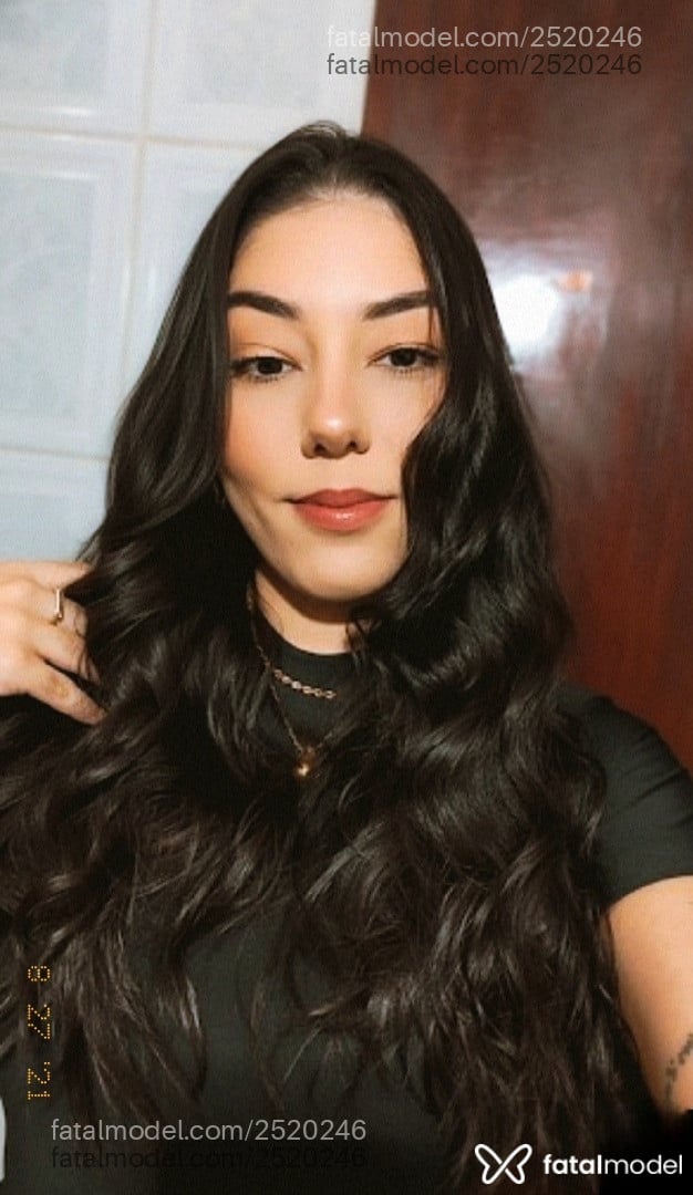 Acompanhante mulher morena (o) de olhos pretos em Uberlândia - Heloísa