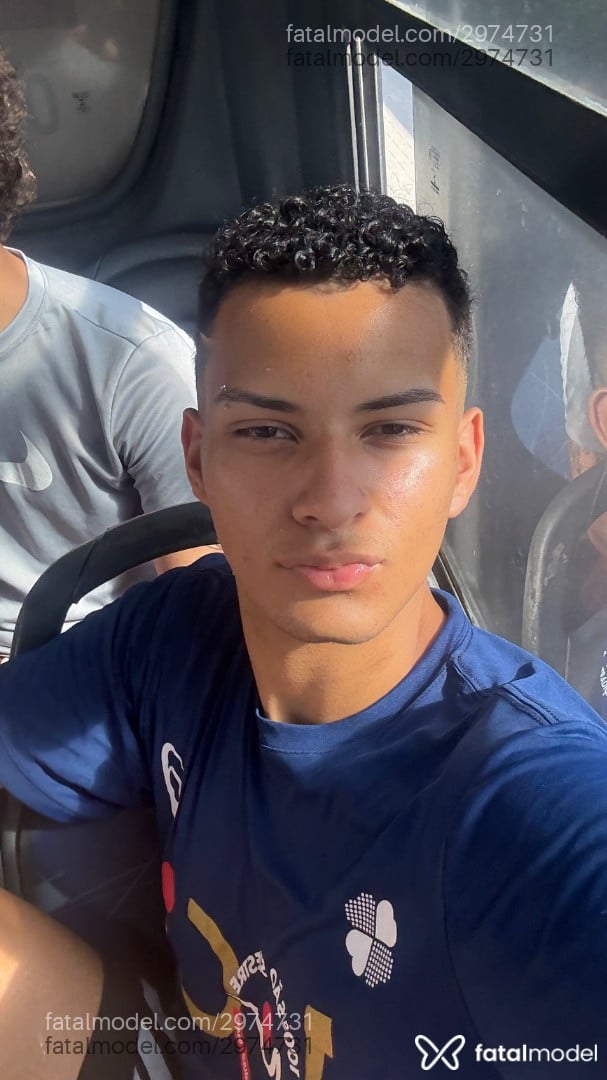 Acompanhante homem morena (o) de olhos castanhos em Virtual Acompanhante homem morena (o) de olhos castanhos em Virtual - Lucas Gomes