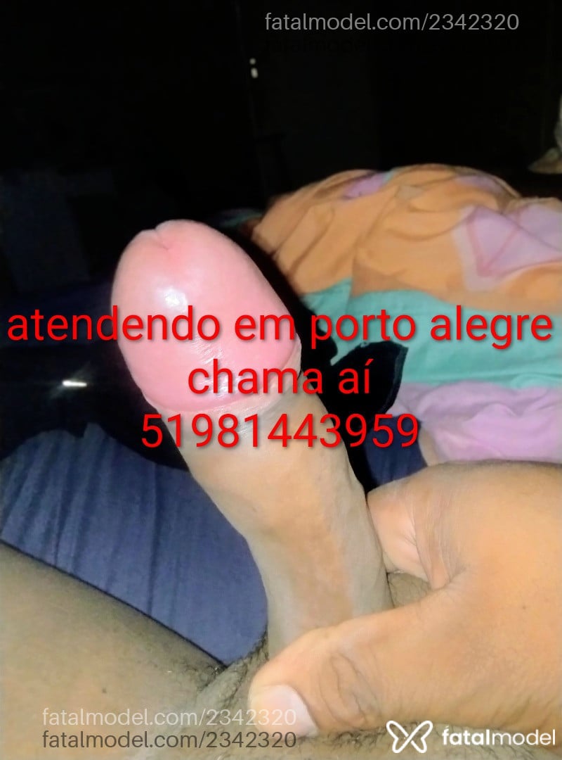 Acompanhante homem com cabelo castanho de olhos pretos em Porto Alegre Acompanhante homem com cabelo castanho de olhos pretos em Porto Alegre - Preto