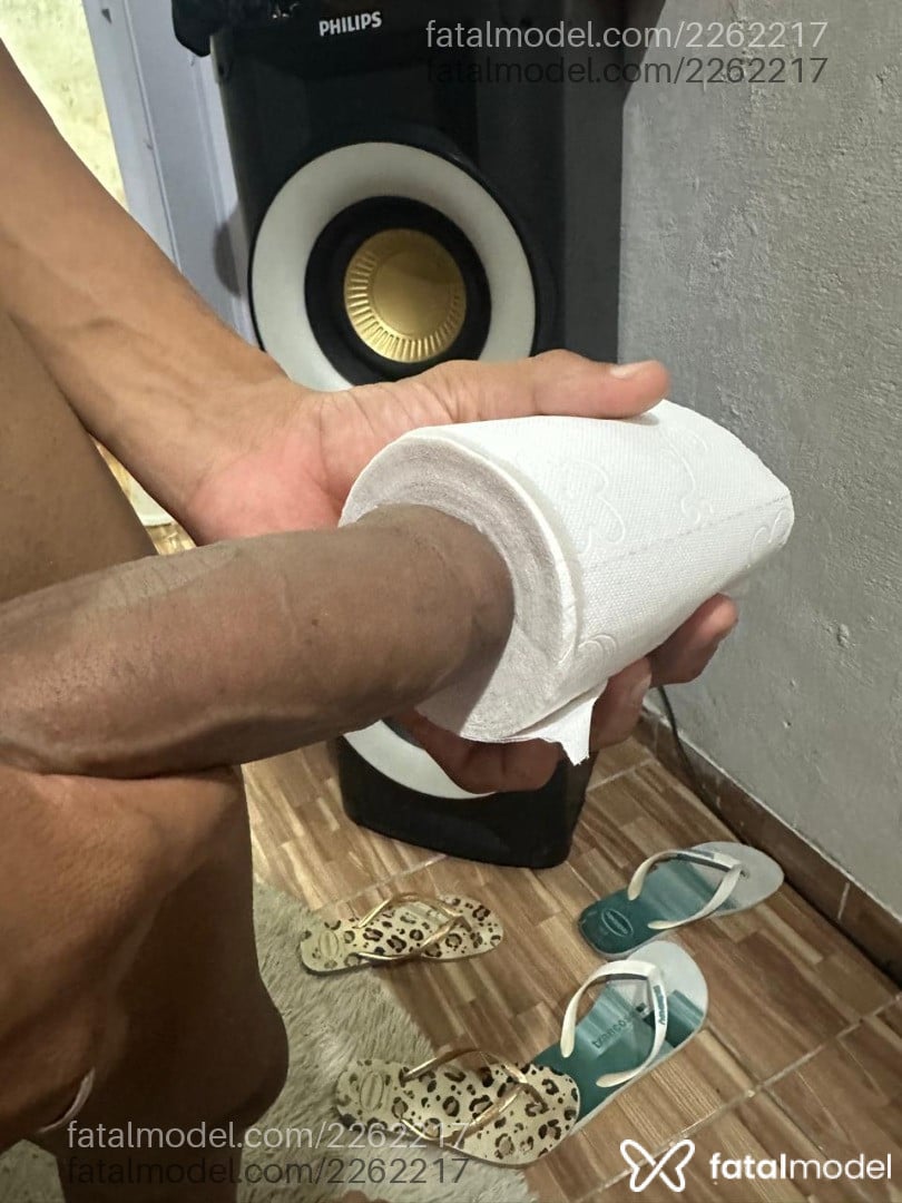 Acompanhante homem loira (o) de olhos castanhos - Moreninho