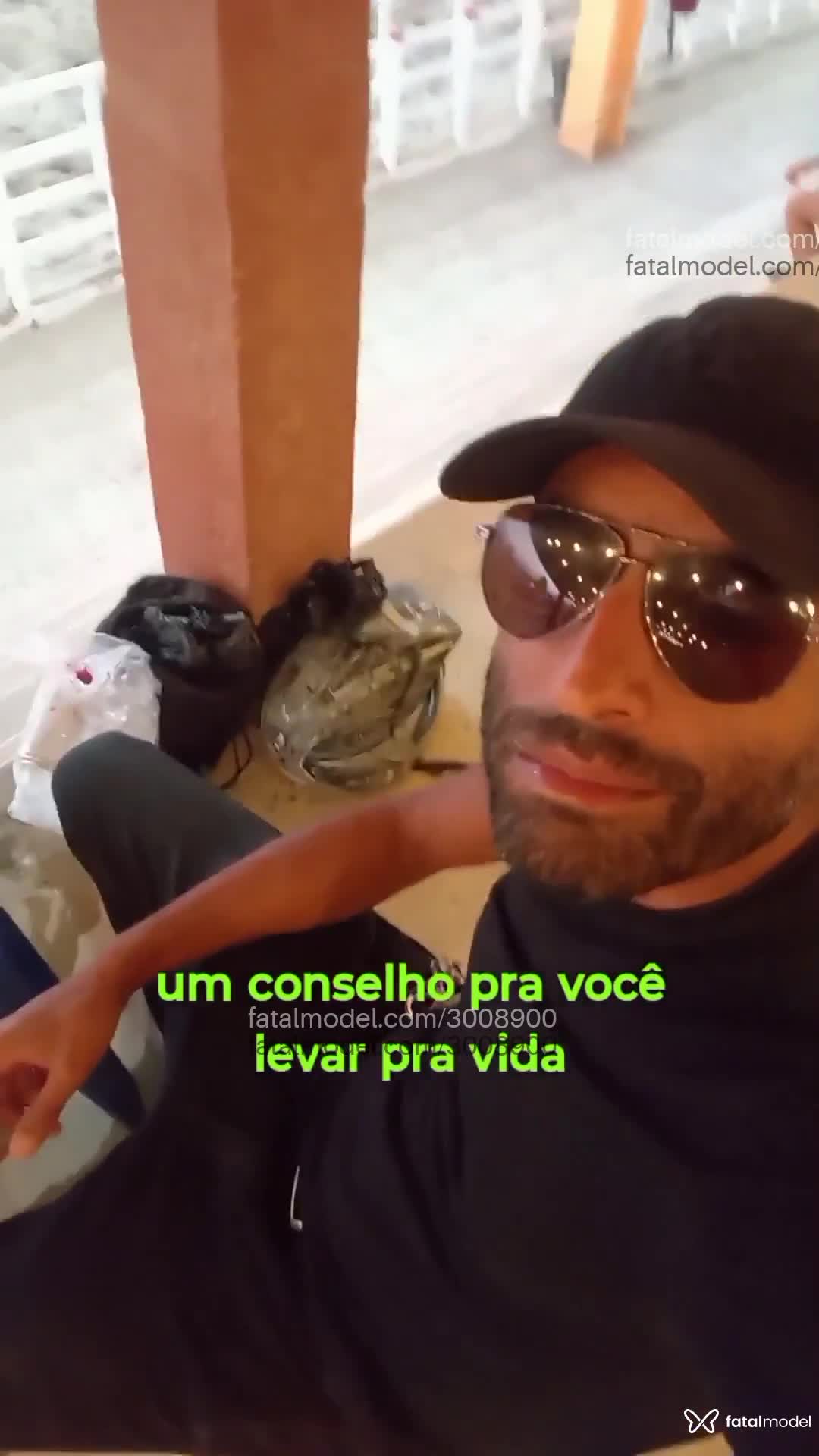 Acompanhante homem com cabelo grisalho de olhos castanhos em Caruaru - Gustavo
