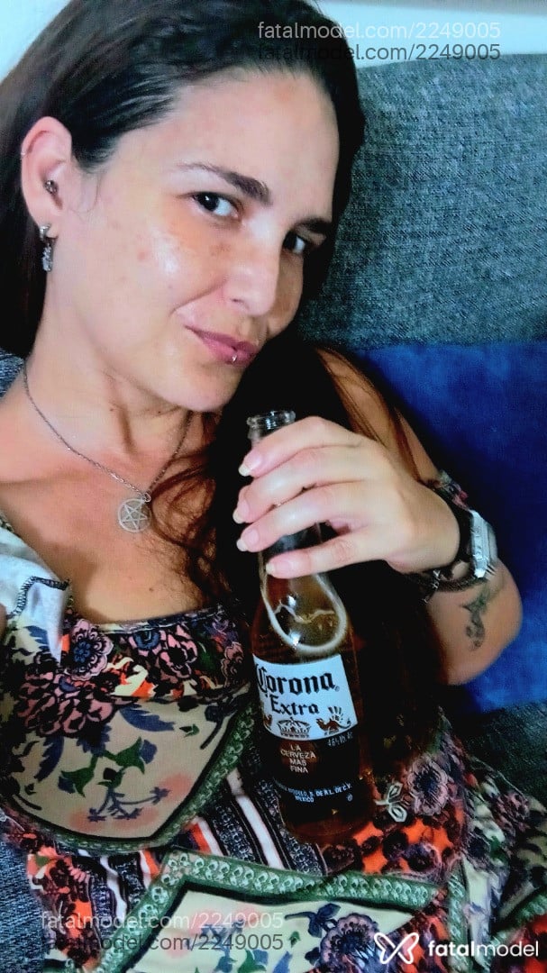 Acompanhante mulher ruiva (o) de olhos castanhos em Salvador - Holly