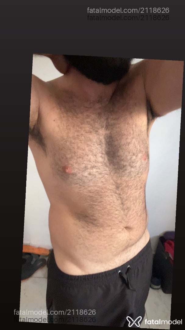 Acompanhante homem morena (o) de olhos castanhos em São José Acompanhante homem morena (o) de olhos castanhos em São José - Pietro
