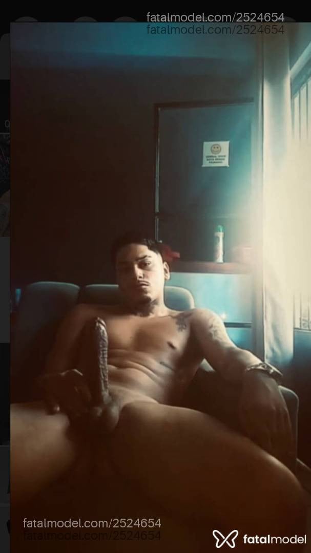Acompanhante homem com cabelo castanho de olhos castanhos - Thiagozn