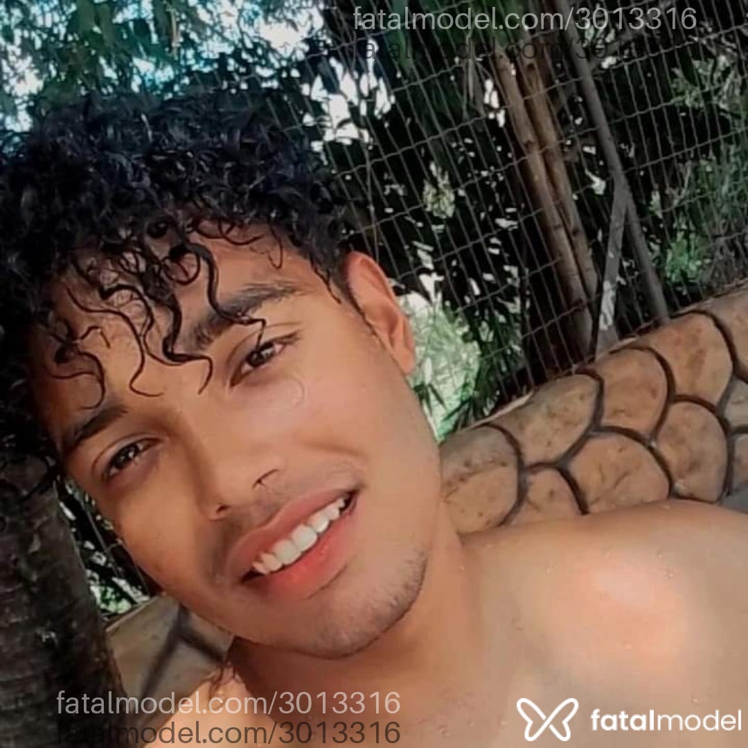 Acompanhante homem morena (o) de olhos castanhos em Uberlândia - Mrmago