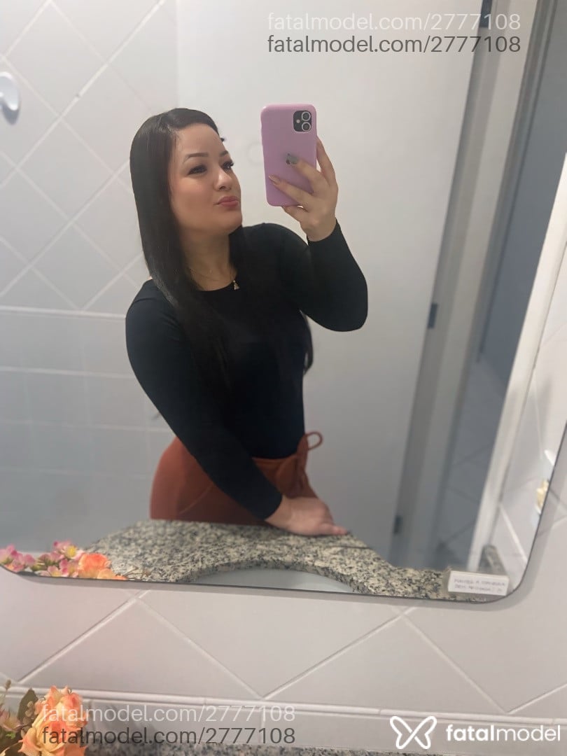 Acompanhante mulher com cabelo castanho de olhos castanhos - Suellen Acompanhante mulher com cabelo castanho de olhos castanhos - Suellen