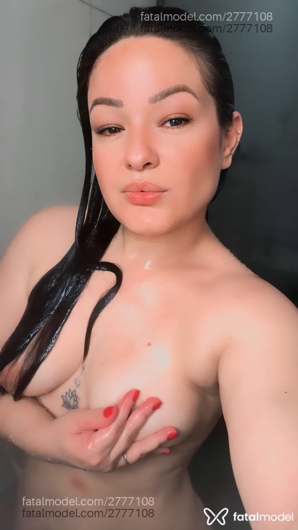 Acompanhante mulher com cabelo castanho de olhos castanhos - Suellen Acompanhante mulher com cabelo castanho de olhos castanhos - Suellen