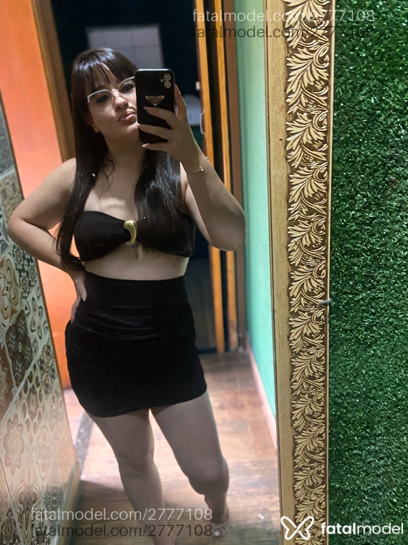 Acompanhante mulher com cabelo castanho de olhos castanhos - Suellen Acompanhante mulher com cabelo castanho de olhos castanhos - Suellen