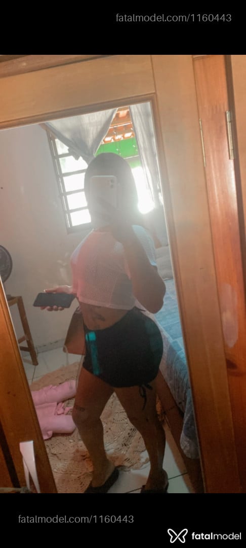Acompanhante mulher trans morena (o) de olhos castanhos em Palmeiras de Goiás - Monique